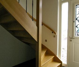 Klassiek trappenhuis van 2 eiken trappen